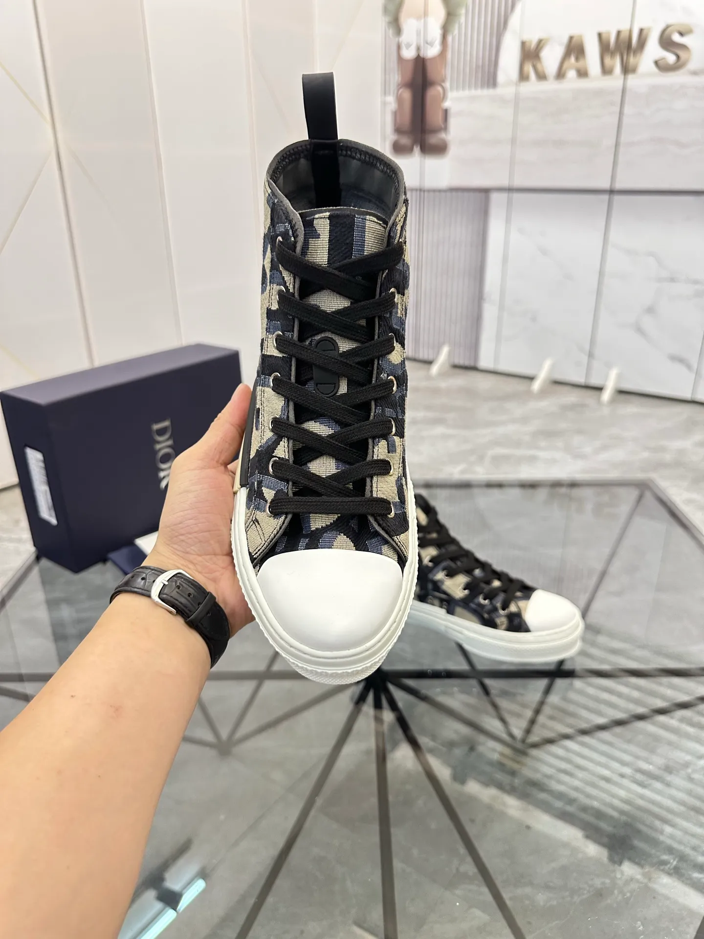 Selling men's shoes 💰: 💰P460¥ Product trademark: Dio* "Dior*" high-top casual shoes Regular size: 36-45 (can be customized to 46) Couple style B23 Product materials: Upper imported original fabric, breathable lining, original outsole. No.: 007